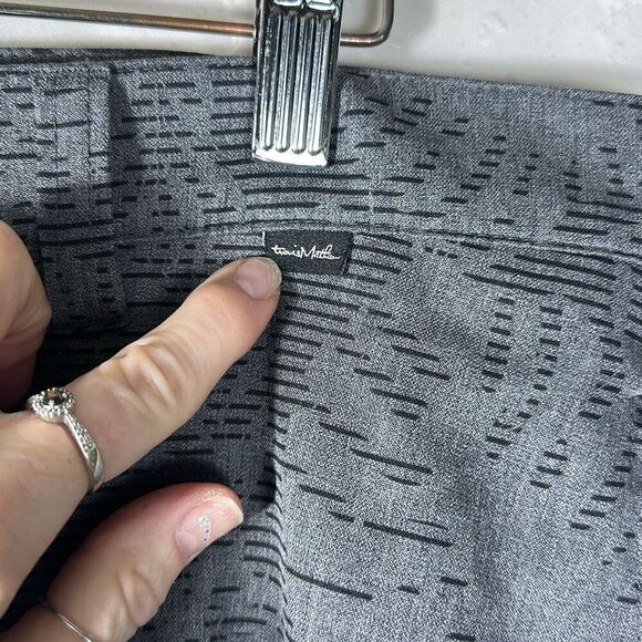 Travis Mathew Go Fish Shorts in Heather Grey Pinstripe size 36 Style# 1MW209 - Picture 4 of 8